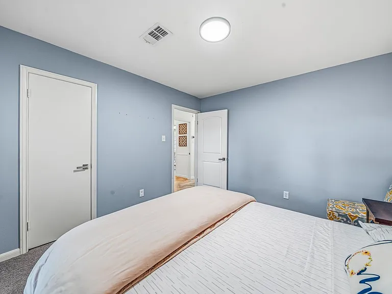 8426 Edgemoor Dr — Photo 29