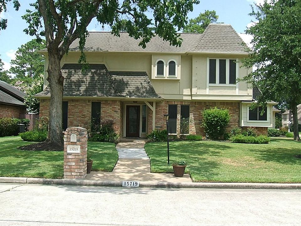 1st image of 15719 Oxenford Dr