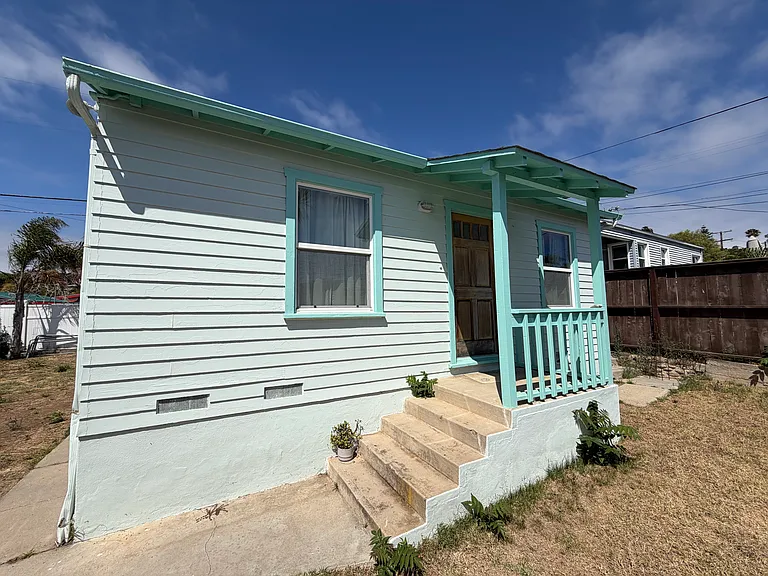 4614 Bermuda Ave — Photo 1