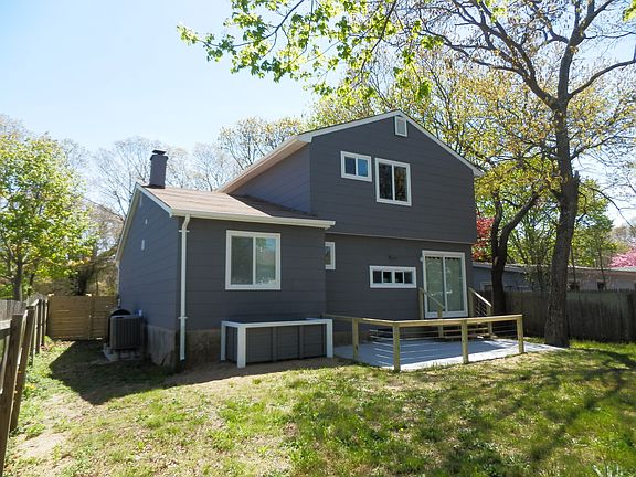 3rd image of 11 Baywood Dr