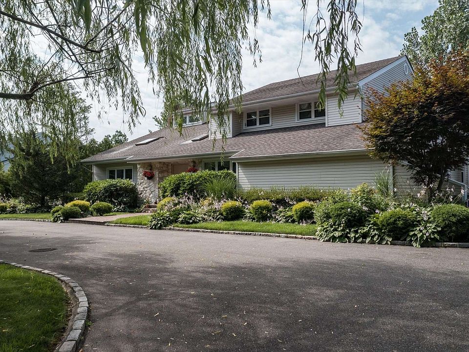 5 Cabriolet Lane, Melville, NY 11747 MLS 3493051 Zillow