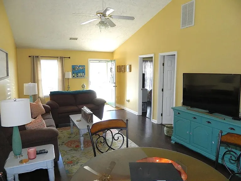 1101 Avery Lndg — Photo 6