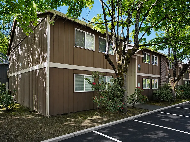 Maple Knoll Apartments — Photo 14