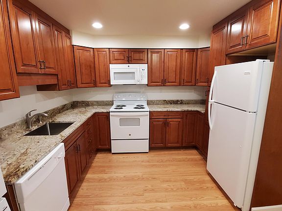 3rd image of 200 Harbor Dr #5