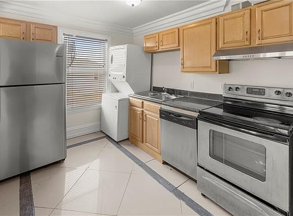 4th image of 2601 Amelia St #302