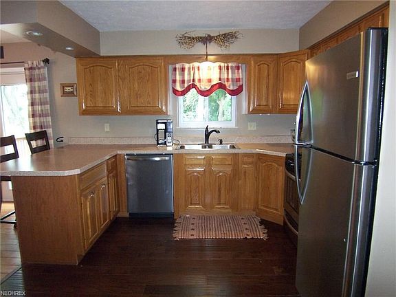 3rd image of 31 Woodland Dr