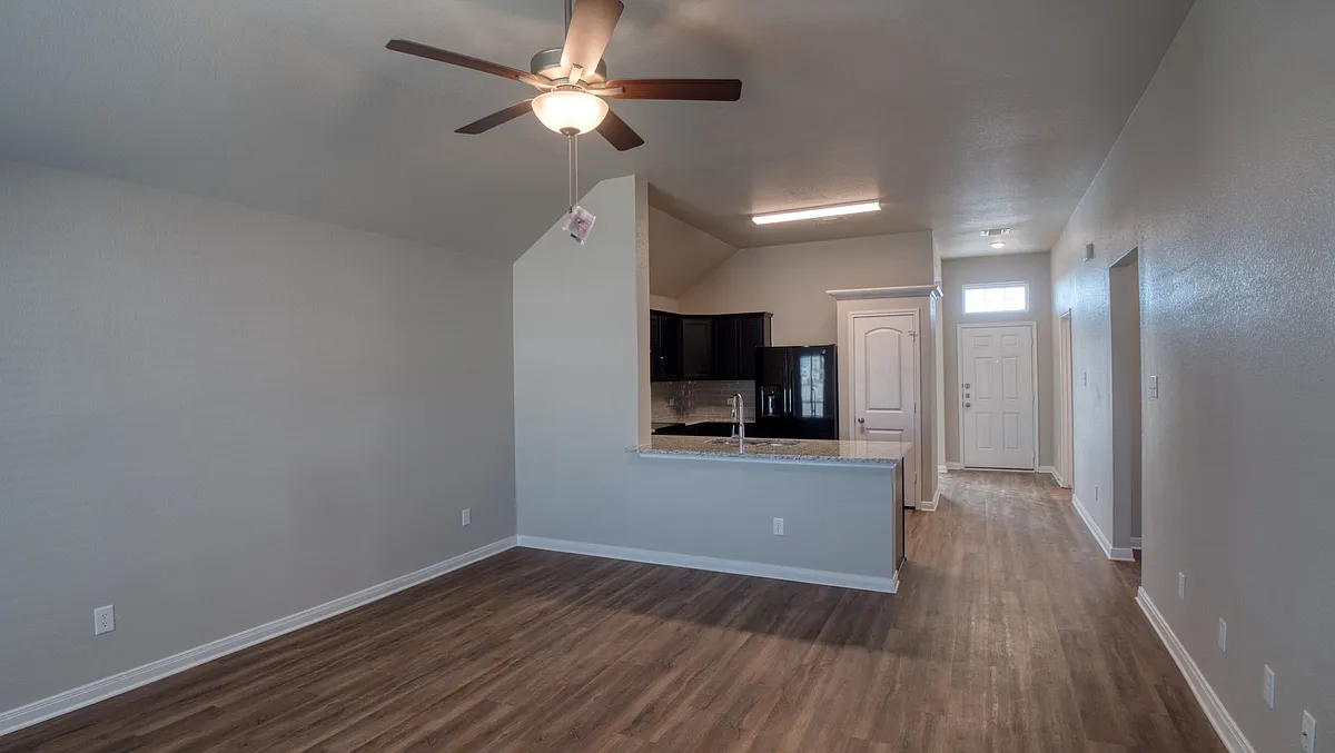 Building Photo - 610 Hollyhock Dr