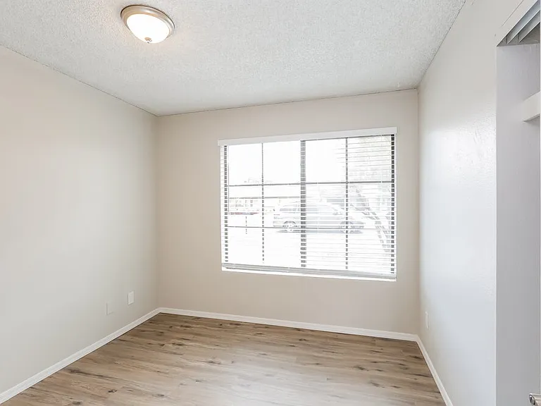 4014 E Apollo Rd — Photo 13