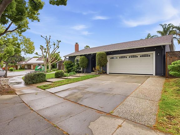 2nd image of 1611 Shreen Ct