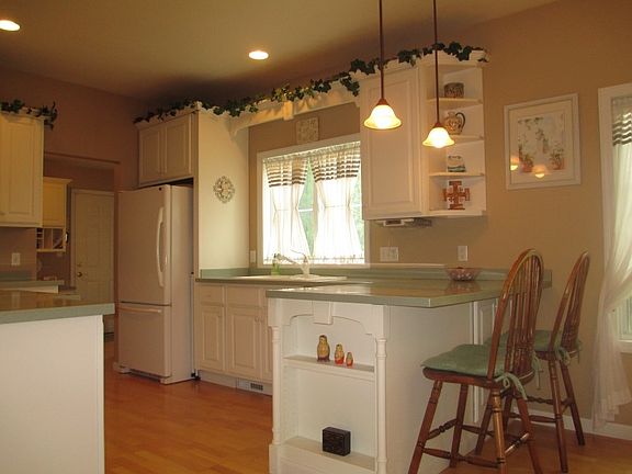 4th image of 491 Paulina Pl