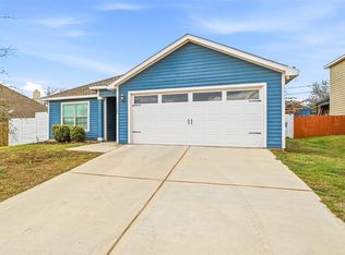 1305 Eagle Lake Dr, Azle, TX 76020