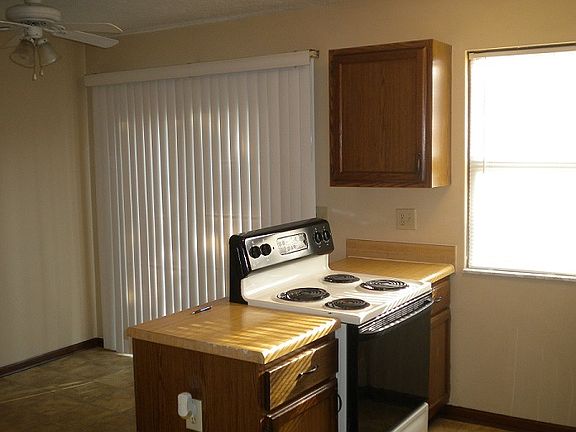 Kitchen / Dining Area