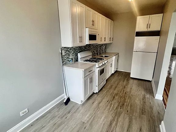 3rd image of 1368 Clay Ave #2
