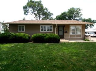 102 E Chestnut Dr, Streamwood, IL 60107