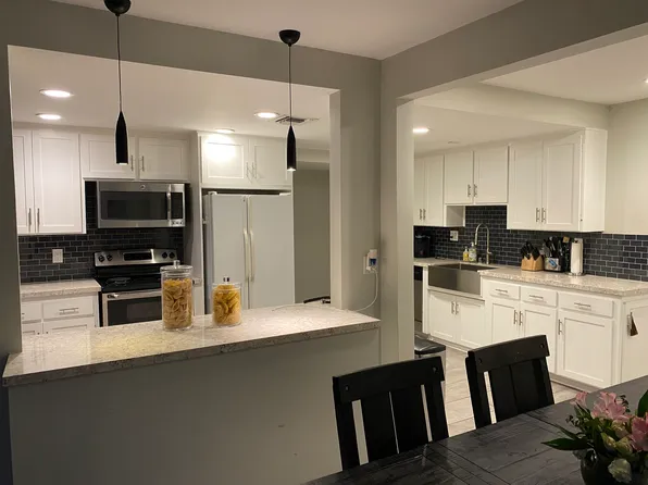 10905 Peach Grove St APT 1, North Hollywood, CA 91601
