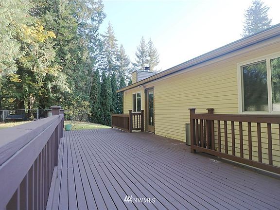 4th image of 2920 229th Pl NE