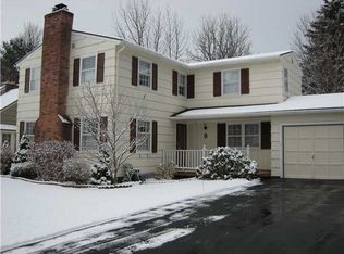 9 Green Hill Ln, Pittsford, NY