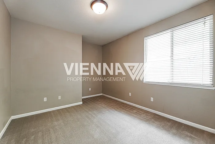 1014 Waterford Dr — Photo 14
