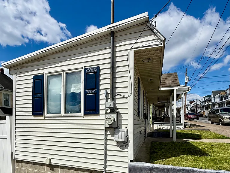 900 W Walnut St — Photo 11
