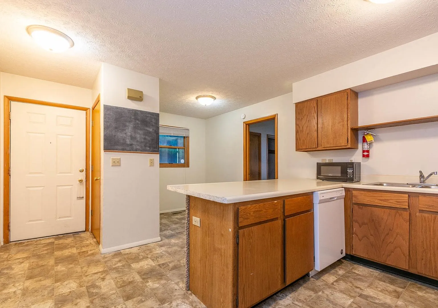 539 Henderson Crossing - Half Off Admin Fees & $350 Gift Card! — Photo 2