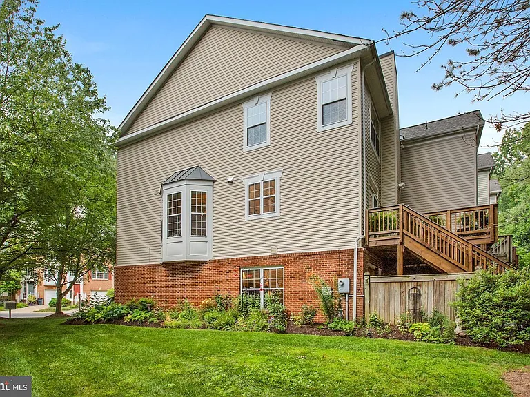1215 Wild Hawthorn Way — Photo 17
