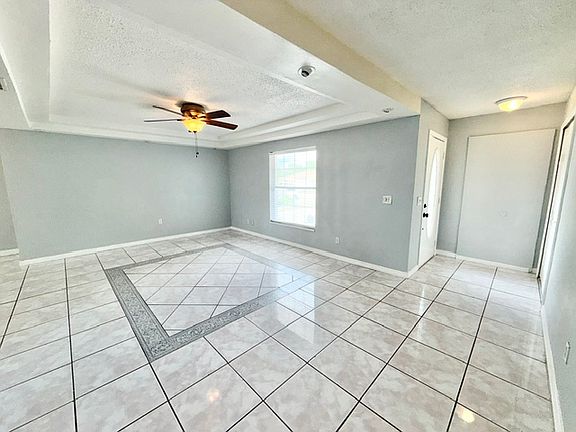 4th image of 1084 Shepherd Ave