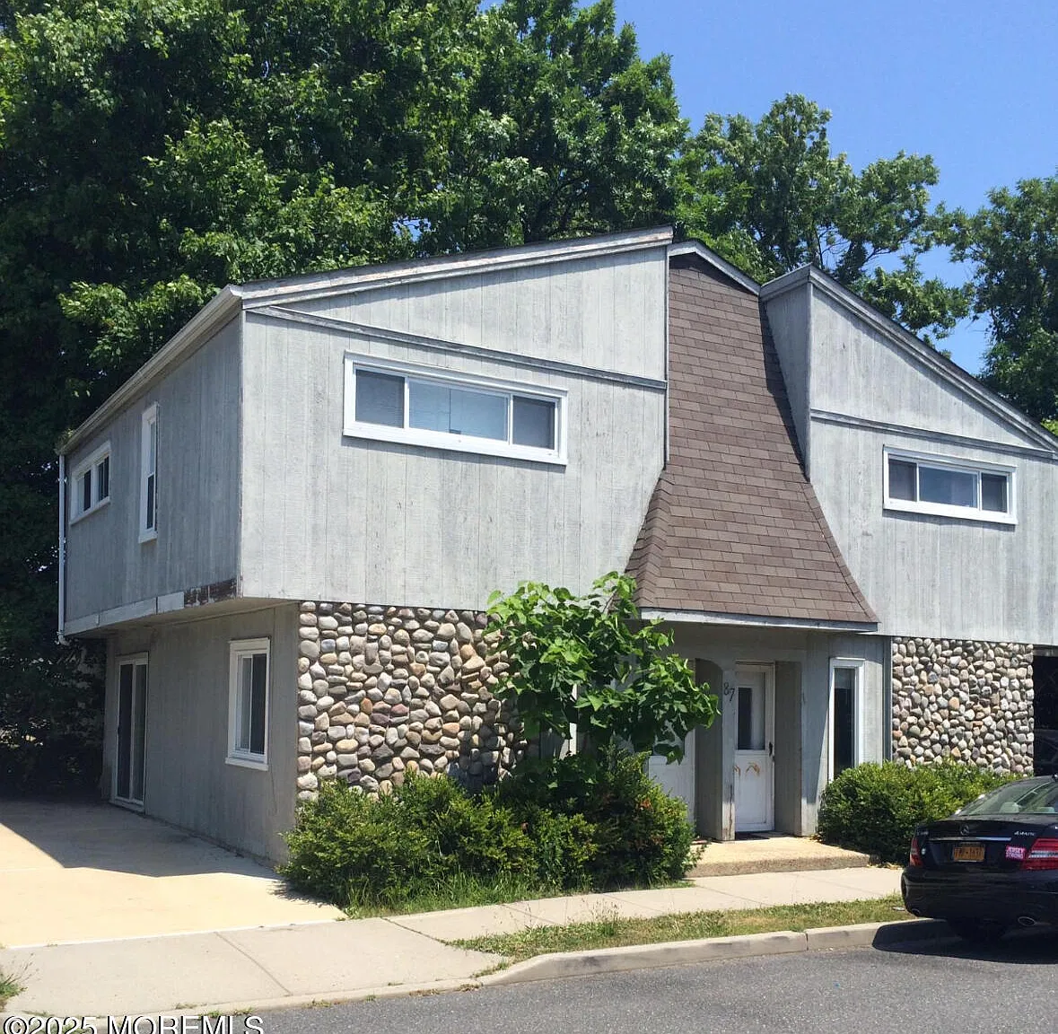2 bed, 1998 sqft, $1,700 — Photo 1