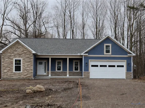 7078 Ontario Center Rd, Ontario, NY 14519