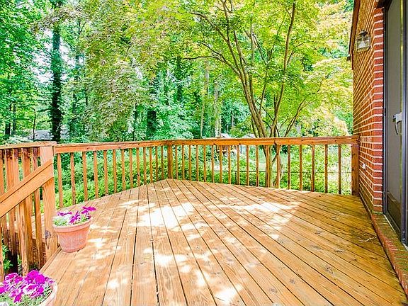 3rd image of 6528 Oakwood Dr