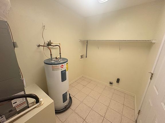 5th image of 996 Scenic Oak Ln #996