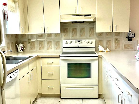 4th image of 181 SE Village Dr #181