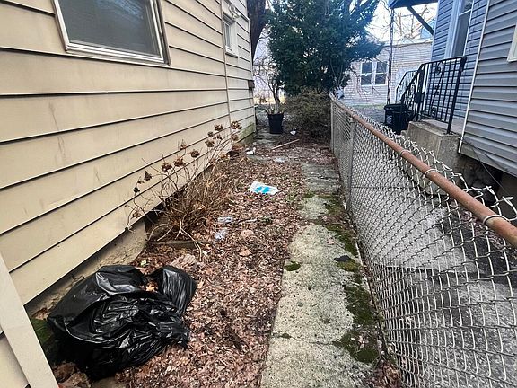4th image of 31 Carey Ave