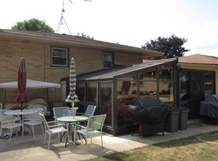 609 Edgewood Dr, Burlington, WI 53105