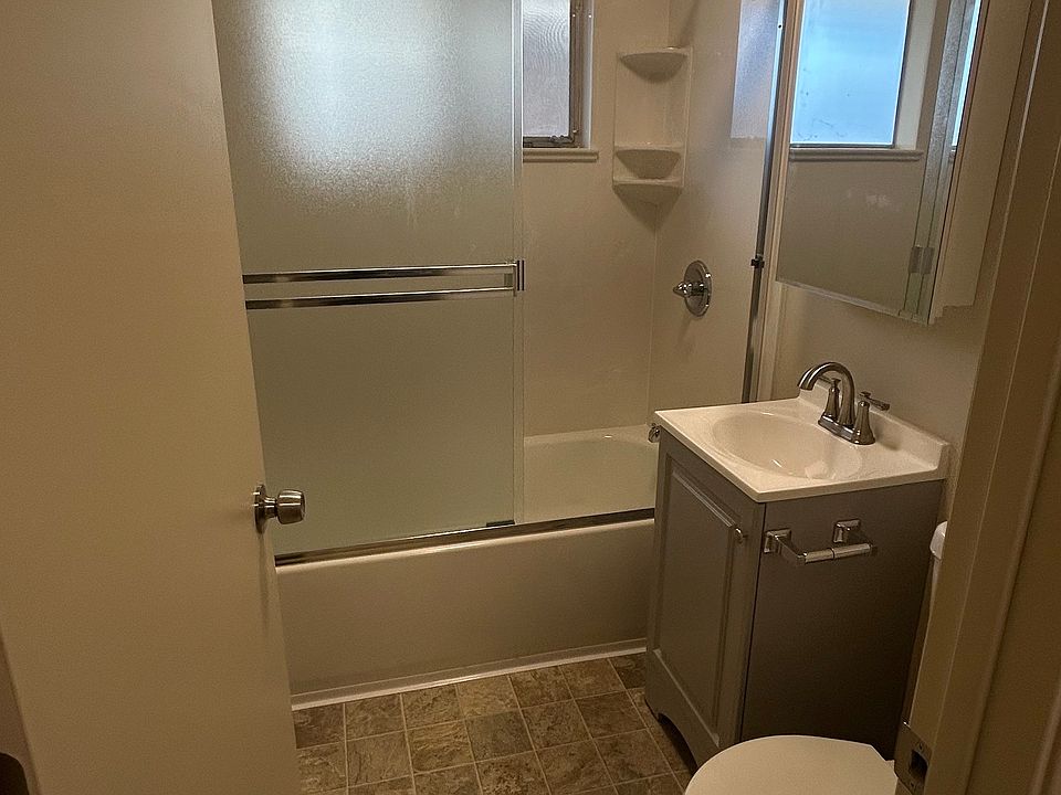 2nd image of 25995 Gading Rd #25995