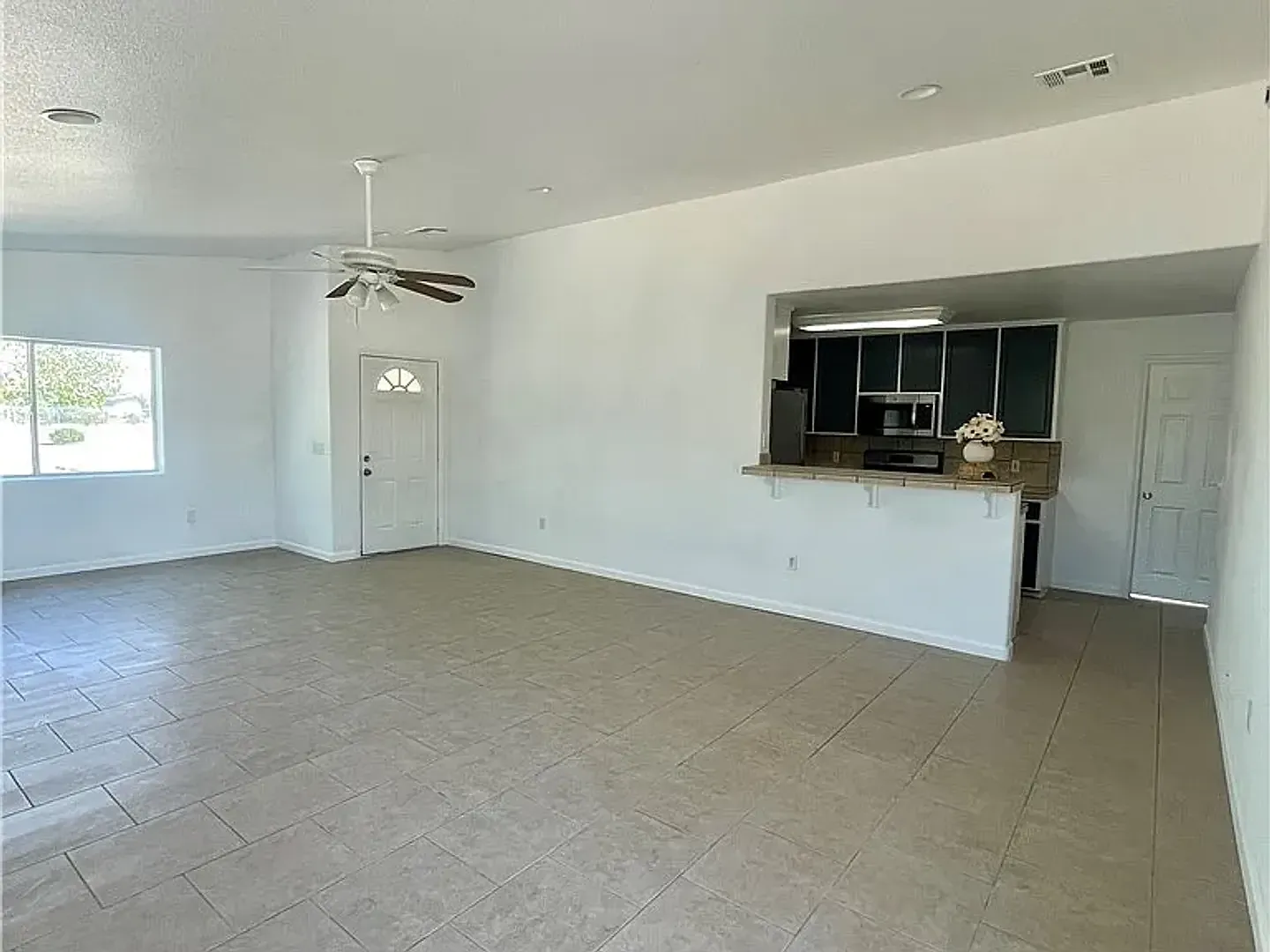 Close to Base 3 Bedroom 2 Bathroom Home — Photo 4