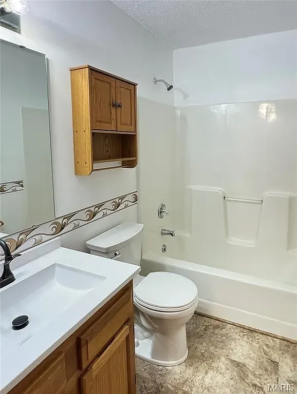 3 bed, 1083 sqft, $1,825 — Photo 3