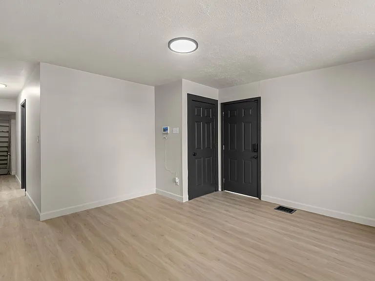 4424 Grace Ave — Photo 9