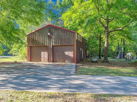 3rd image of 23385 Hickory Dr