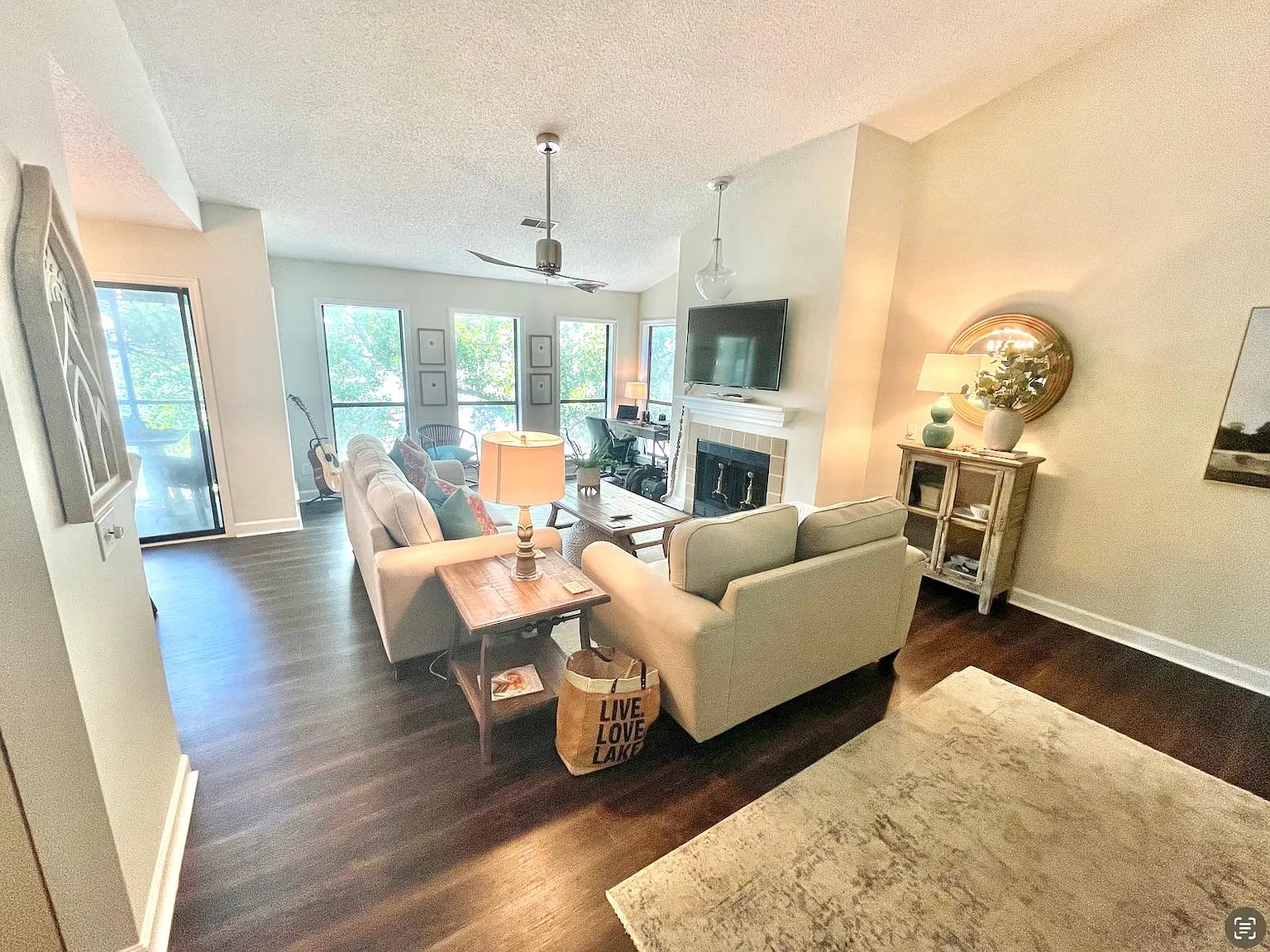 2 bed, 1200 sqft, $2,695 — Photo 3