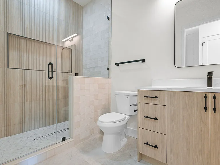 3202 W La Salle St — Photo 66