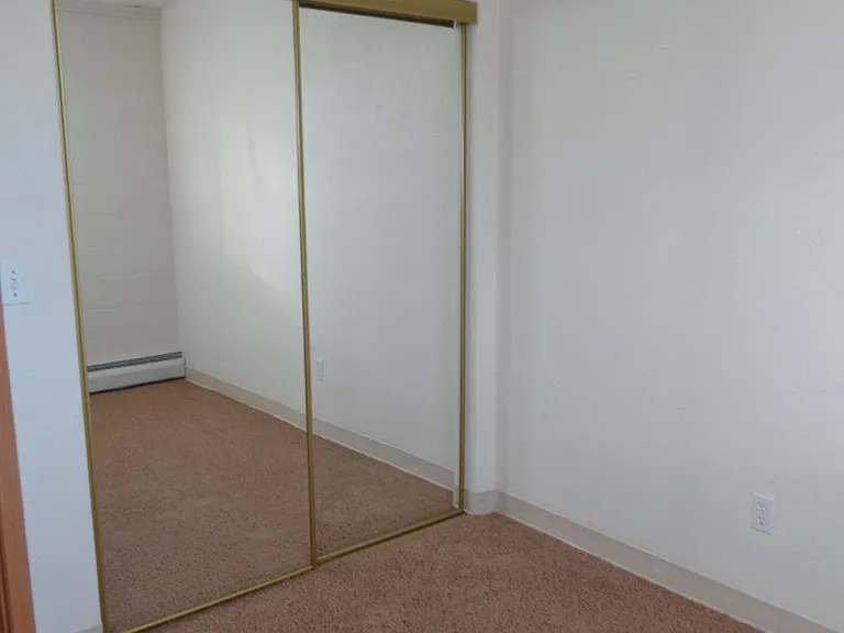 Crestwood Apartments — Photo 33