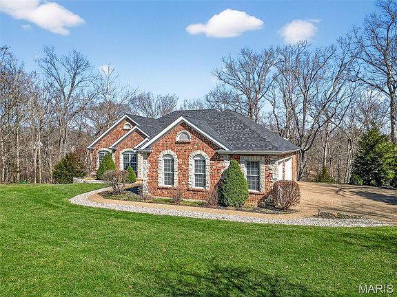 3rd image of 762 Lake Valley Dr