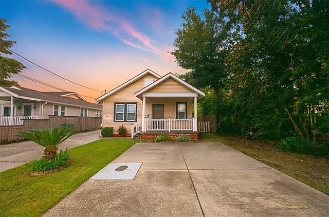 1st image of 404 Radiance Ave