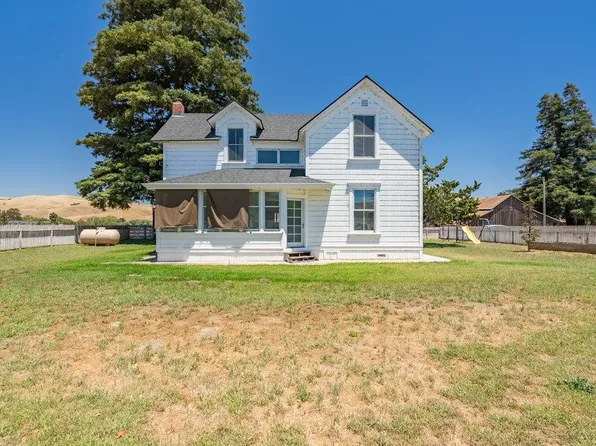 7313 Lovers Ln, Hollister, CA 95023