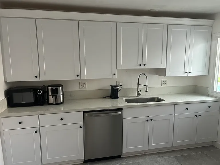 299 Robinhood Ln — Photo 1