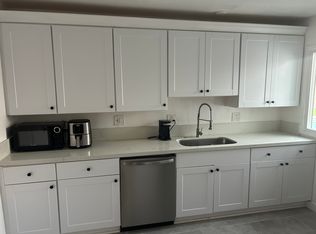 299 Robinhood Ln, Costa Mesa, CA 92627