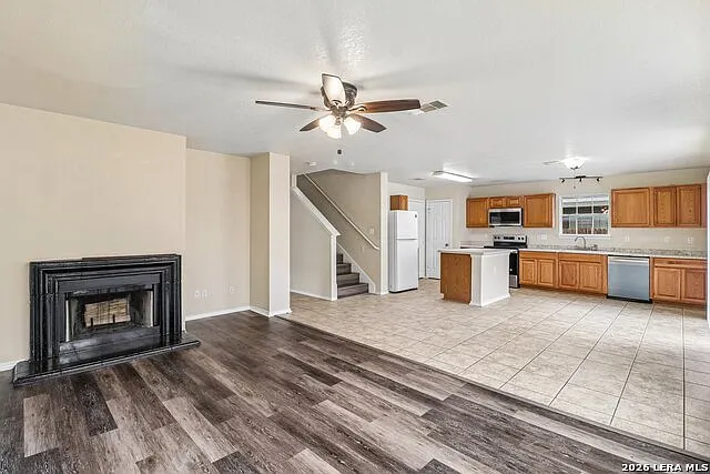 407 Amberdale Oak — Photo 5