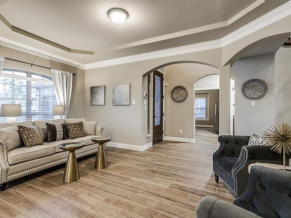 5th image of 7907 Graystone Dr