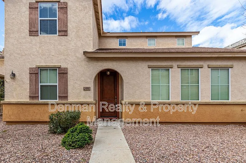 3 bed, 3.0 bath, 2021 sqft, $2,095 — Photo 2