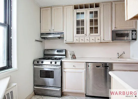 Sold by Warburg | media 8